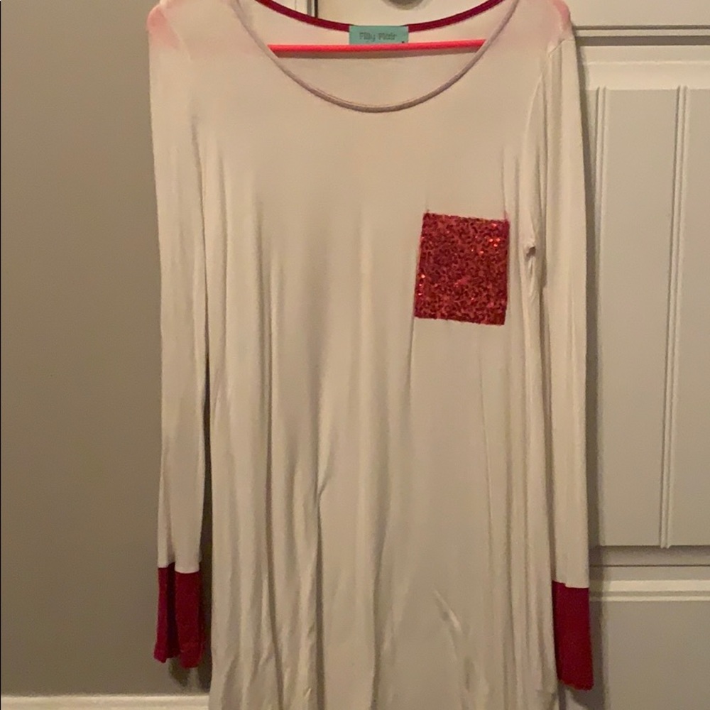 White tunic with red sequin pocket
